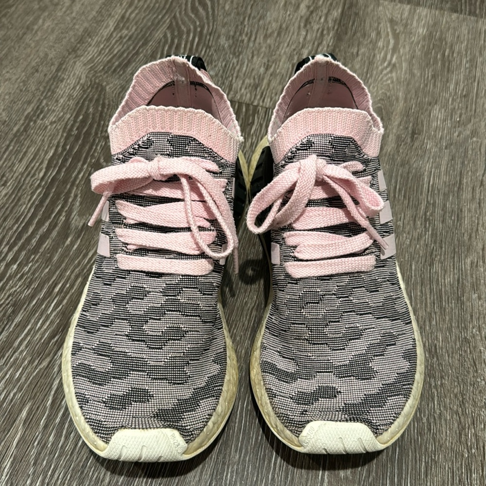 adidas NMD R2
Wonder Pink Black (Women's)
